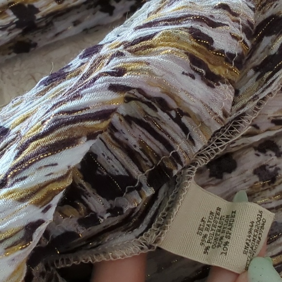 Gimmicks by BKE cheetah top - Picture 4 of 4